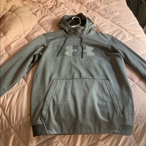 Long sleeve men’s under armor hoodie small/medium